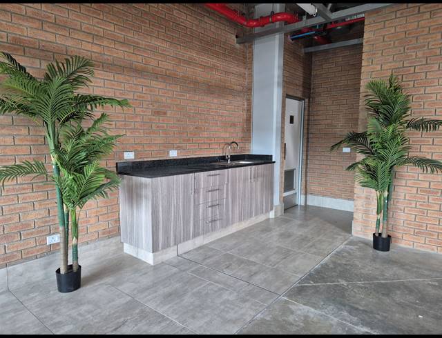 2,208M² WAREHOUSE TO LET IN AIRPORT PARK